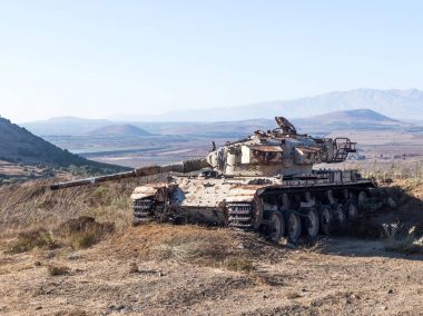 İsrail tankı İsrail 'in Golan Tepeleri' ndeki Kıyamet Günü 'nün (Yom Kippur Savaşı) peşindedir.