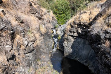 Altıgen yanarak bahislerin doğru altıgenler havuzuna giden Nehri ile küçük bir kanyon 