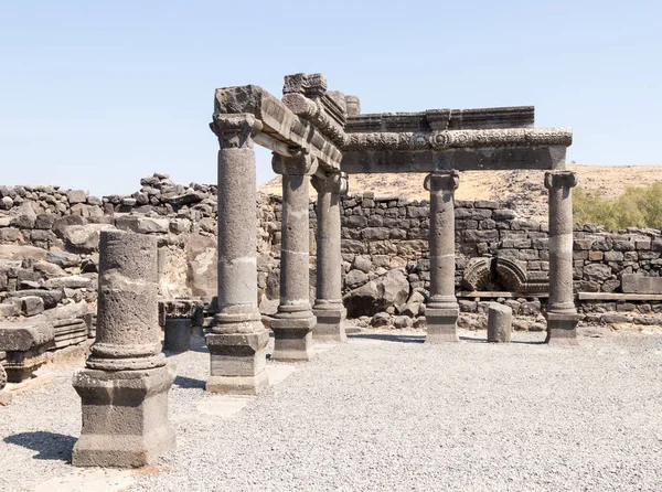 古代希伯来语城遗址克拉兹 (Horazin，希尔 Karazeh)，毁于地震在公元 4 世纪，在以色列在戈兰高地 — 图库照片