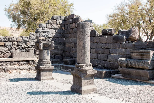 Las ruinas de la antigua ciudad hebrea Korazim (Horazin, Khirbet Karazeh), destruidas por un terremoto en el siglo IV dC, en los Altos del Golán en Israel — Foto de Stock