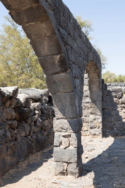 Les ruines de l'ancienne ville hébraïque Korazim (Horazin, Khirbet Karazeh), détruite par un tremblement de terre au IVe siècle après JC, sur les hauteurs du Golan en Israël — Photo