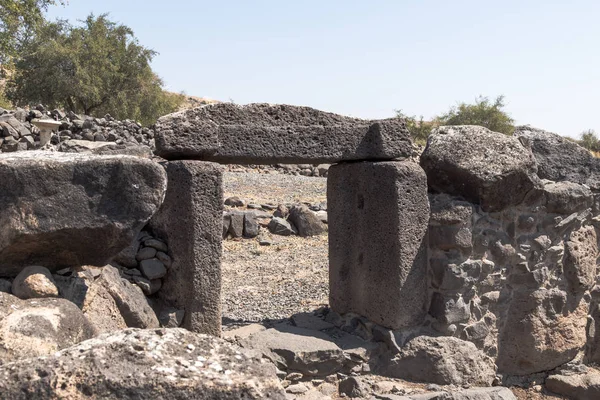 Las ruinas de la antigua ciudad hebrea Korazim (Horazin, Khirbet Karazeh), destruidas por un terremoto en el siglo IV dC, en los Altos del Golán en Israel — Foto de Stock