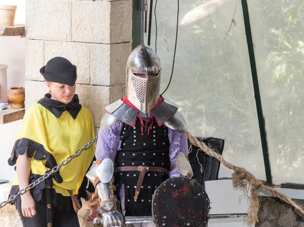 기사-"예루살렘의 기사" 축제 참가자 서 예루살렘, 이스라엘에 결투의 기대에 목록에. — 스톡 사진
