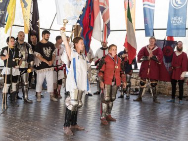 Kadın Şövalyeleri poz Awarding Festivali 