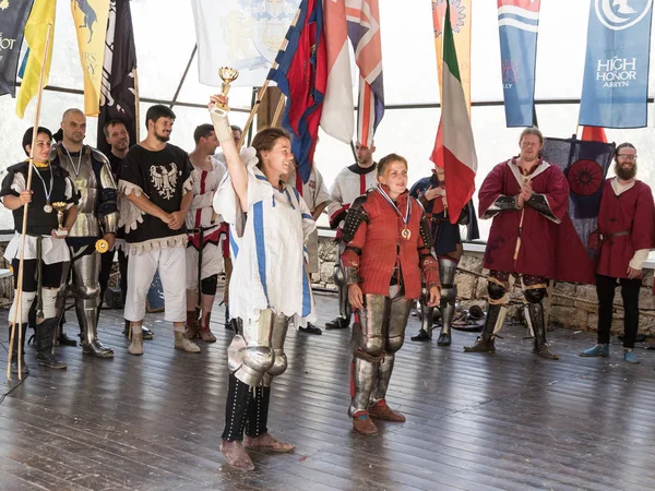 Kadın Şövalyeleri poz Awarding Festivali 