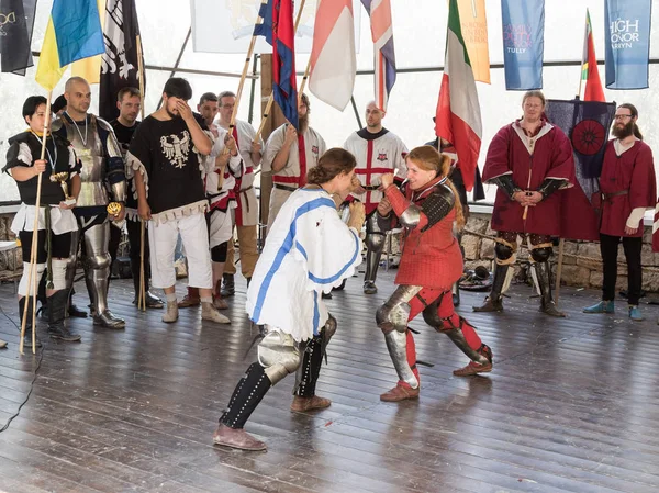 Kadın Şövalyeleri poz Awarding Festivali 