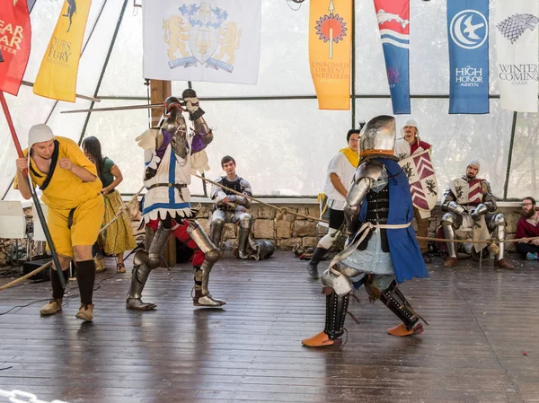 Das Duell der Ritter - Teilnehmer des Festivals "Ritter von jerusalem" in jerusalem, israel. — Stockfoto
