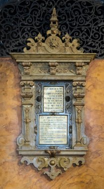 Sinaia, Romanya Peles Kalesi iç odanın duvarında dekoratif yazıtları