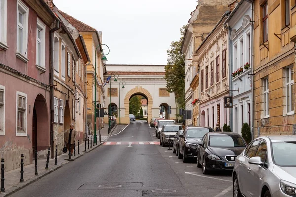 Shay Romanya Brasov şehirde üç kemerli, ağ geçidi Schei Street (Strada kapı Schei) ayakta oluşan Gate (Poarta Schei),