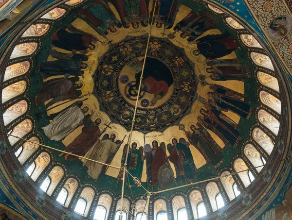 Pintura en el techo de la Catedral de la Santísima Trinidad. Ciudad de Sibiu en Rumania — Foto de Stock
