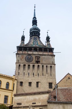 14. yüzyılda, bu ikonik Saat Kulesi şehrin Kalesi Sighisoara City Romanya için ana kapısı olarak hizmet saat kulesi inşa