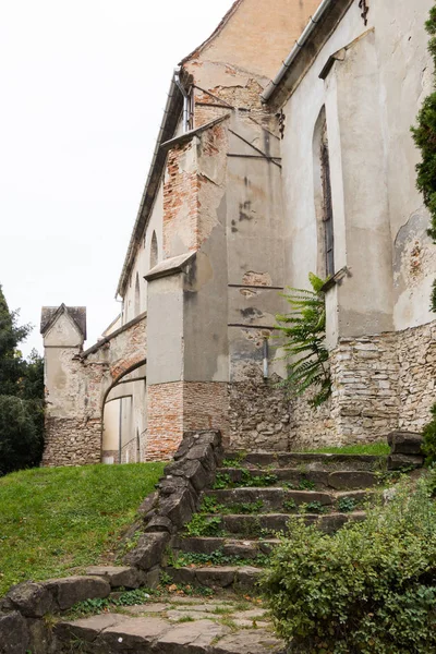 Fragmento del monasterio dominicano es la iglesia gótica construida en 1289 cuenta con un interior barroco. Castke de Sighisoara ciudad en Rumania —  Fotos de Stock