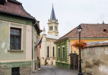 Bastionului street Roma Katolik Kilisesi - Kalesi kale eski şehrin önde gelen. Romanya'da Sighisoara şehir