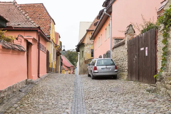 Carpinteros callejeros en la ciudad vieja de Sighisoara en Rumania — Foto de Stock