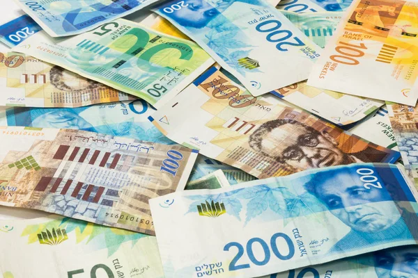 Israelischer Geldstapel neuer israelischer Banknoten unterschiedlichen Wertes in Schekel (nis)) — Stockfoto