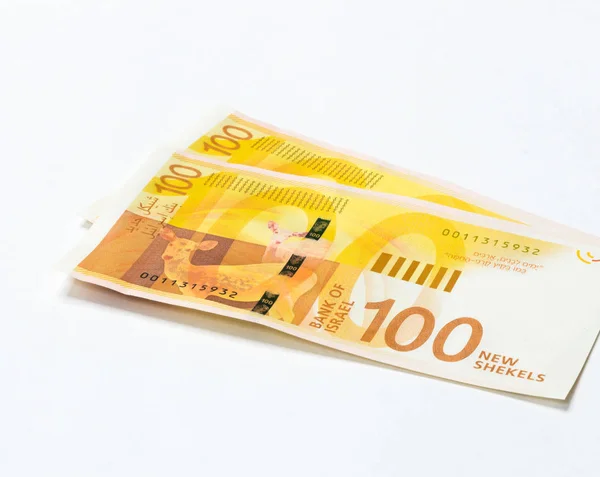 Yeni bir iki banknot ile şair Lea Goldberg beyaz bir arka plan üzerinde izole 100 İsrail servet değerinde bir portresi