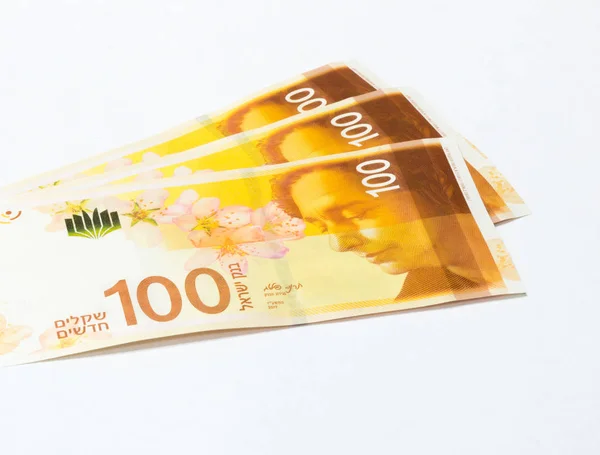 Three banknotes of a new type with a portrait of poet Lea Goldberg worth 100 Israeli shekels isolated on a white background — Stock Photo, Image