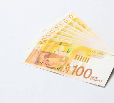 Yeni bir türü birkaç banknot ile şair Lea Goldberg beyaz bir arka plan üzerinde izole 100 İsrail servet değerinde bir portresi