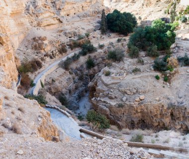 Wadi Kelt Mitzpe Yeriho İsrail yakınındaki St George Hosevit (Mar Jarvis) manastırı eteklerinde, kurumuş nehir yatağı