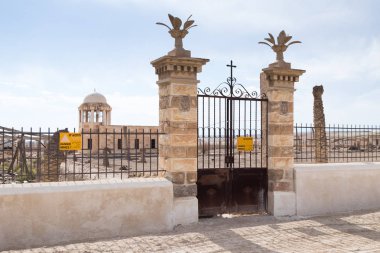 Eski bir mayın tarlası olarak vaftiz Site İsa'nın - Qasr el Yahud İsrail üzerinde bina duruyor yok