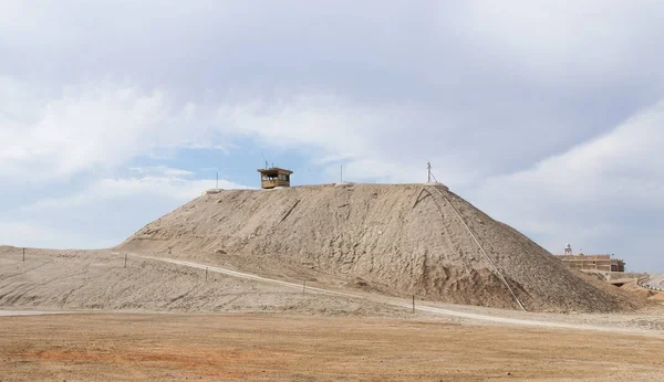 La torre di avvistamento abbandonata vicino al sito battesimale di Gesù Cristo - Qasr el Yahud in Israele — Foto Stock