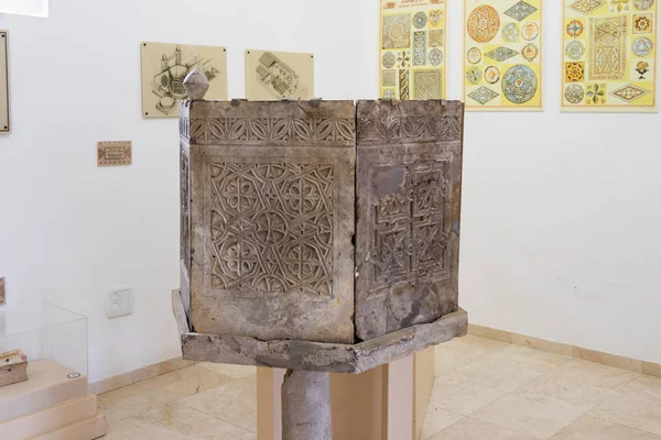 Fragmento de uma coluna decorada no Museu do Bom Samaritano Perto de Kfar Adumim em Israel — Fotografia de Stock