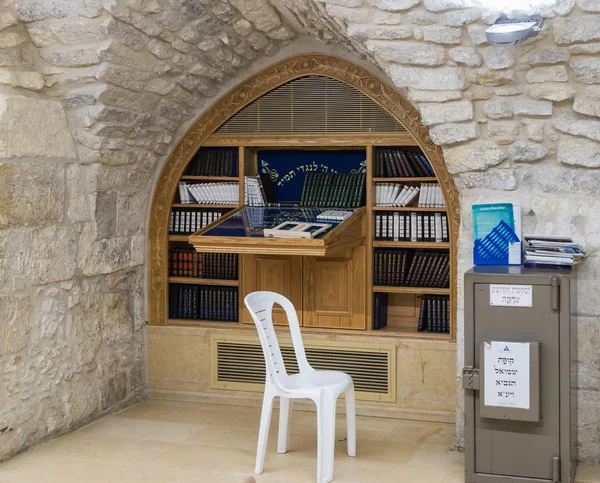 El interior de la sinagoga sobre la Tumba de Samuel - El Profeta en Jerusalén en Israel — Foto de Stock