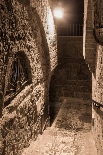 Alley of the sign of the zodiac Scorpio at night in on old city Yafo in Tel Aviv-Yafo in Israel — Stock Photo, Image