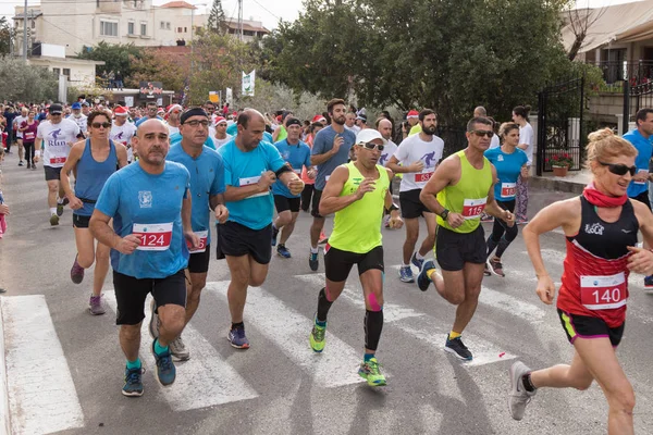 Start of the annual race "Christmas Run" in Mi'ilya in Israel — Stock Photo, Image