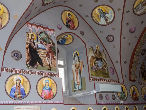 Interiören i den grekisk ortodoxa Metropolite Nasaret i den gamla staden Nasaret i Israel — Stockfoto