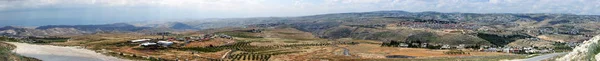 Judeens öken nära Jerusalem, Israel. Panoramautsikt från Herodium (Herodion) fästning vägg. — Stockfoto