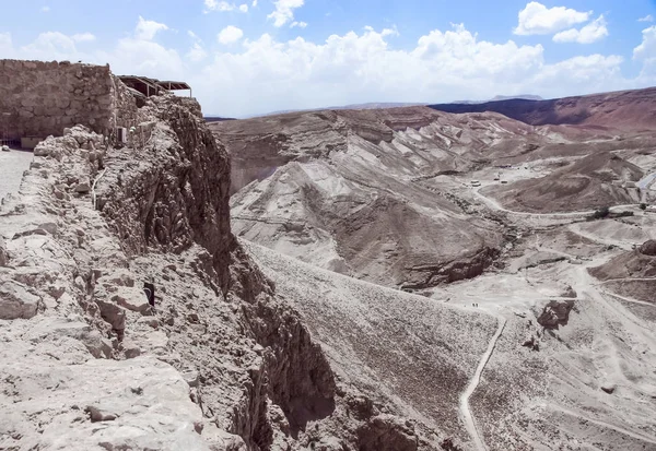 Vue depuis les murs de la forteresse de Masada jusqu'au désert de Judée en Israël — Photo