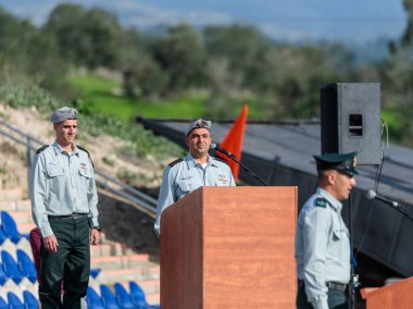 Hala mühendislik Kolordu Fallen Abide Mishmar David, İsrail İsrail Atikva marşı oluşumu, performans sırasında IDF stand görevlileri