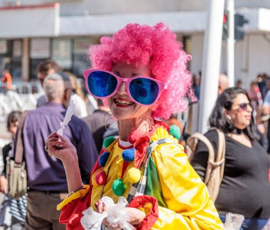 Nahariyya İsrail'in Adloyada yıllık karnaval karnaval kılık katılımcı