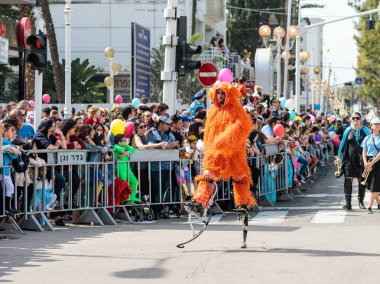 Nahariyya İsrail'in Adloyada karnaval peri kostümler giymiş Kazaklar kaplıcaları olarak katılmak