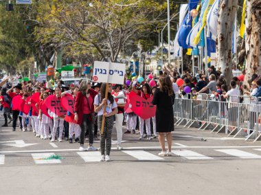 Öğrenciler - Adloyada bir karnaval katılımcıların Nahariyya, İsrail