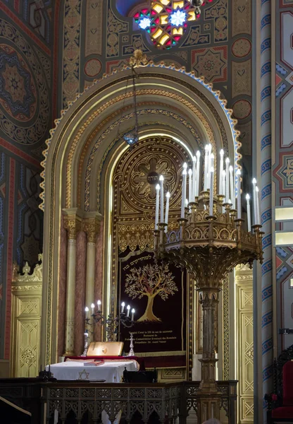 Interiér synagogy korálů v městě Bukurešti v Rumunsku — Stock fotografie