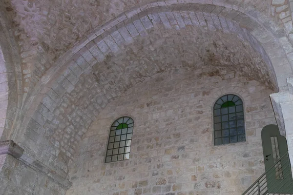 La sala interior de la tumba de Samuel - El Profeta situado en An-Nabi Samwil también al-Nabi Samuil - Aldea palestina en la gobernación de Jerusalén en Israel — Foto de Stock