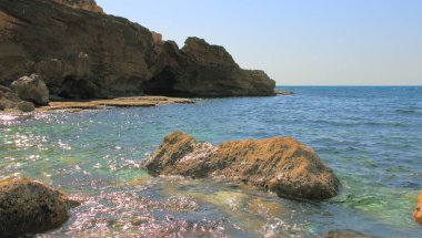 Rosh Hanikra, İsrail yakınındaki Akdeniz kıyısında küçük bir koy