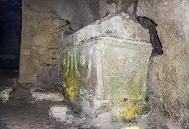 Bahis She'arim Milli Parkı içinde İsrail'Kiriyat Tivon kentin nekropol iç odadaki lahit
