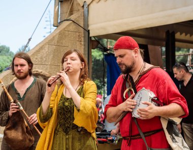 Konuklar Goren park İsrail şövalye Festivali için müzik aletleri müzisyenler oyna