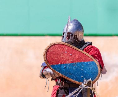 Knight - knight festivalin bir katılımcısı Goren park İsrail mücadele için bekleyen listesi üzerinde duruyor