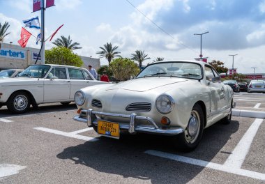 Büyük Regba Mall antik Volkswagen bir sergi vintage otomobillerin Park