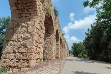 Antik Roma su kemeri ve Nahariya dönüm arasında kalıntıları