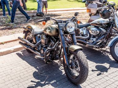 Birkaç eski bir sergi Carmiel şehir içinde eski otomobillerin Harley Davidson Motosiklet