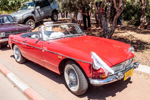 Old MG cabriolet pada pameran mobil tua di kota Karmiel — Stok Foto