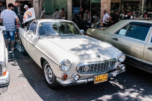 Volvo Lama pada pameran mobil tua di kota Karmiel — Stok Foto