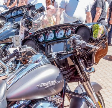 Denetim Masası'KARMIEL şehrin eski araçların bir sergisinde Harley Davidson Motosiklet