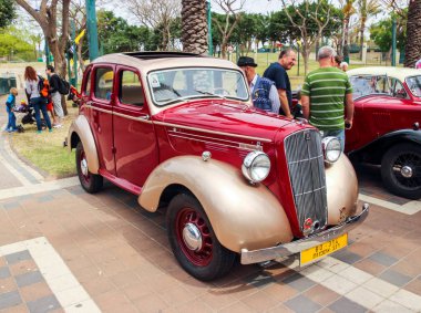Kiryat Motskin eski arabalar bir sergisinde eski Morris on cabriolet