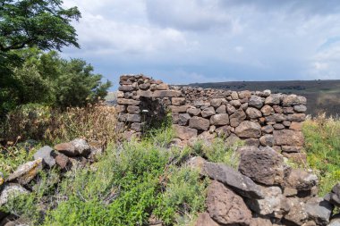 Eski Yahudi yerleşim um el Kanatir - Golan Tepeleri duvarda anne kalıntıları.